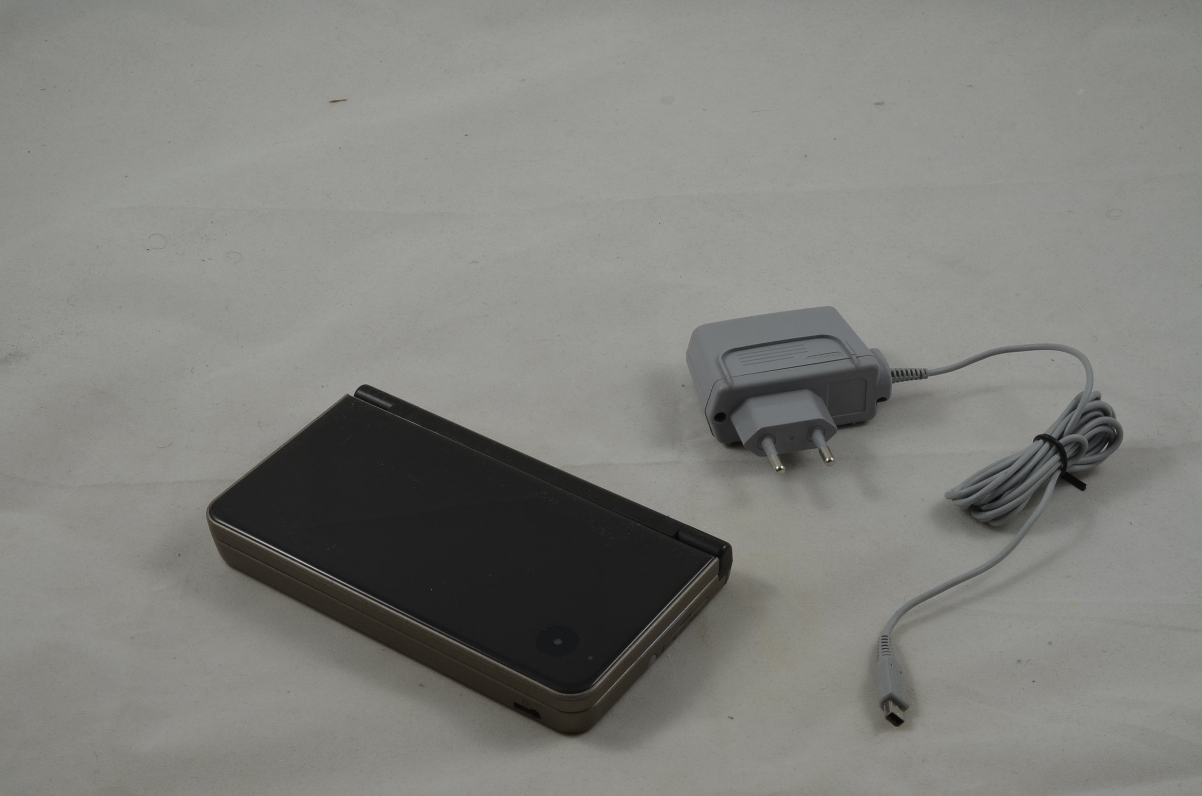 Produktbild von Nintendo DS XL Konsole grau