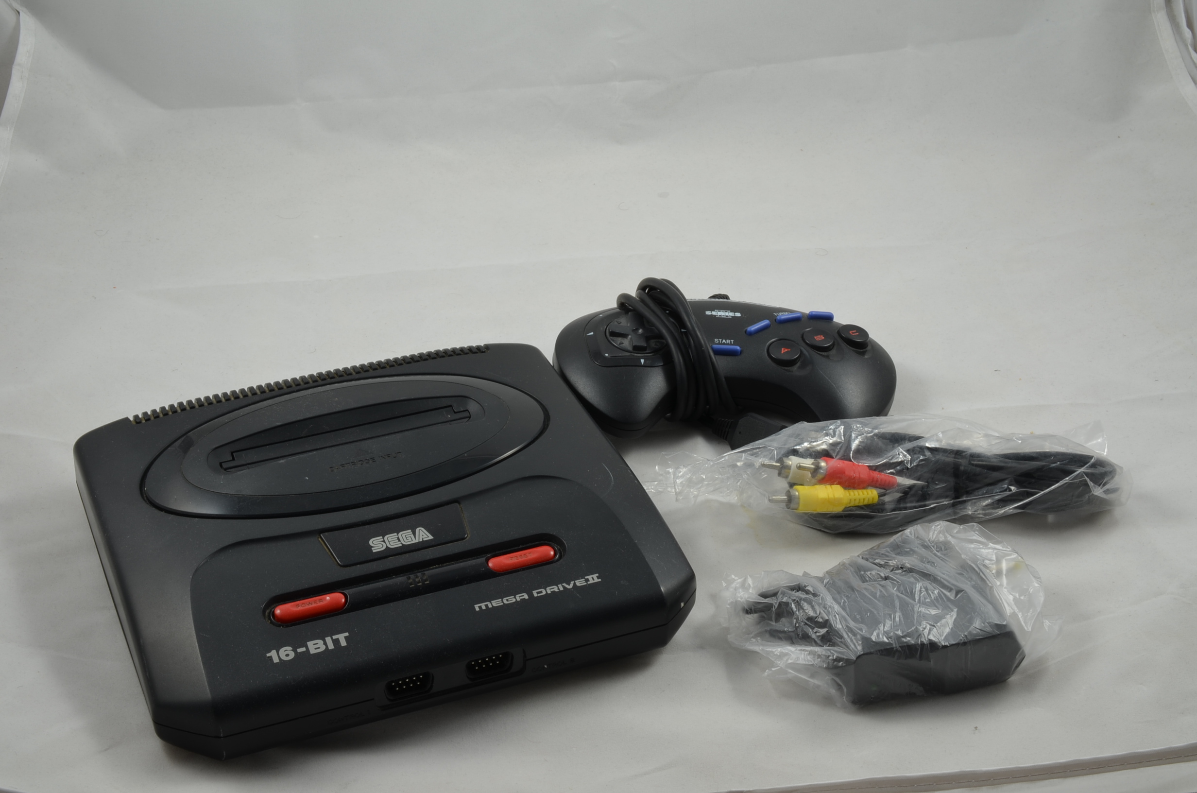 Produktbild von Sega Mega Drive 2 & zufälliges Spiel
