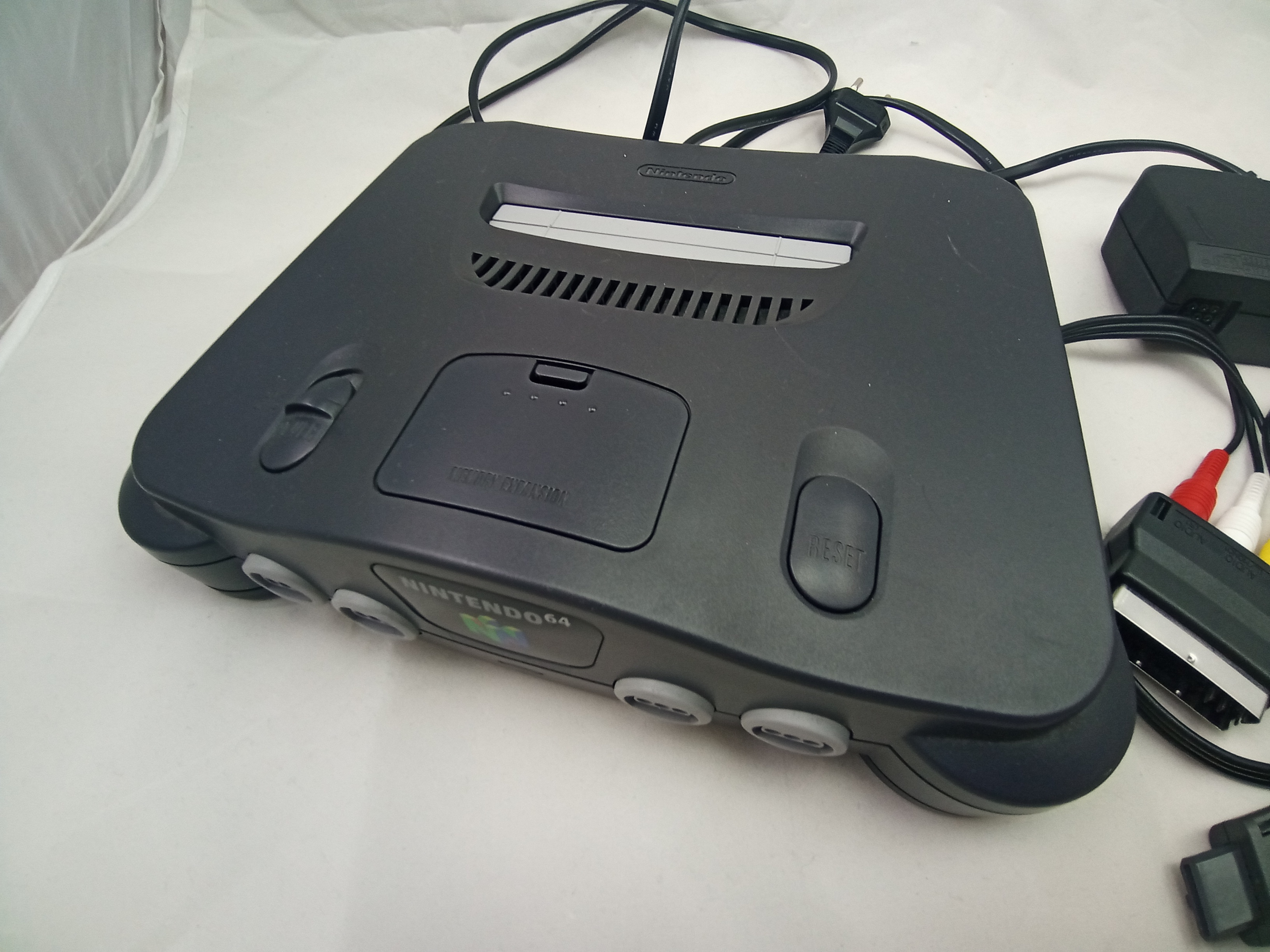 Produktbild von N64-Konsole schwarz mit Expansion Pak