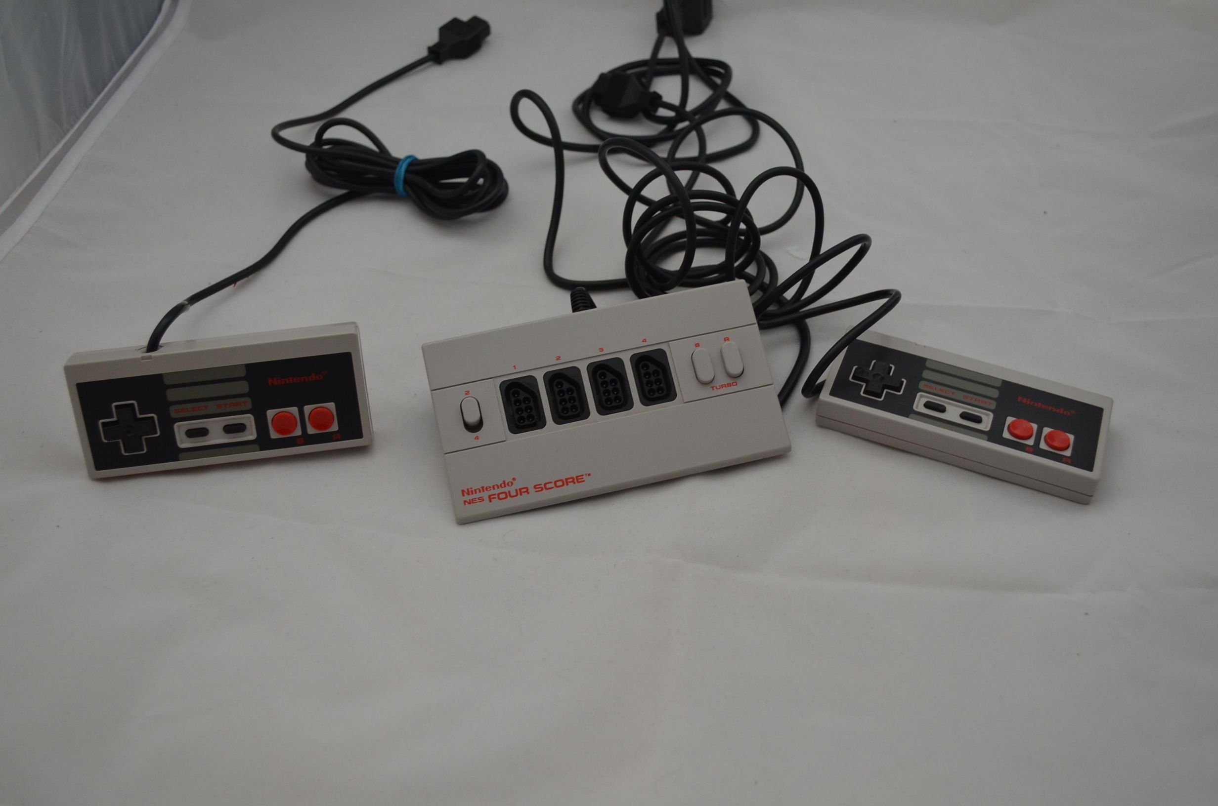 Produktbild von 2x Original-Controller & Four Player Score NES