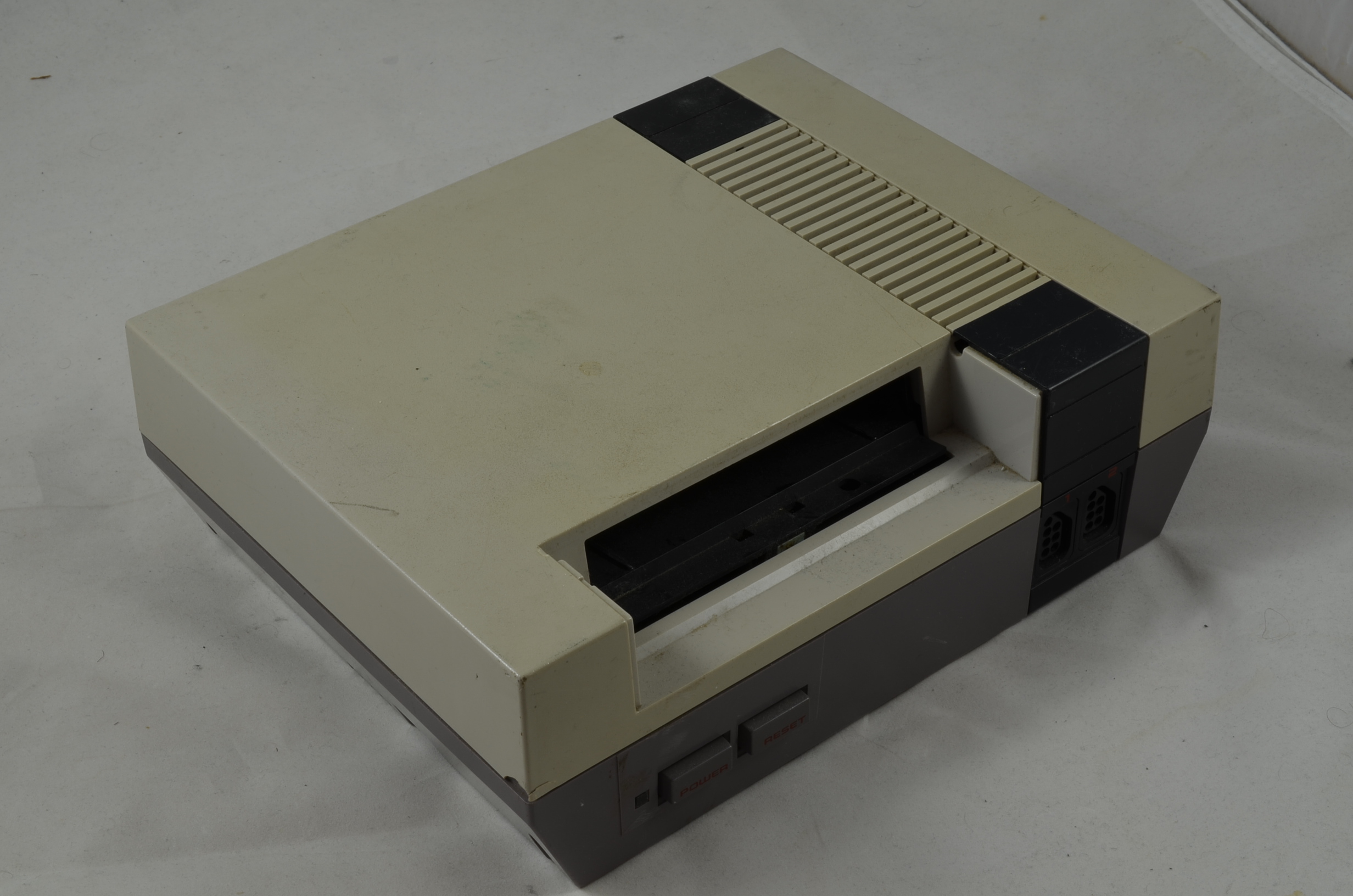 Produktbild von Nintendo NES Konsole Ersatzgerät Französisch (beschädigt)